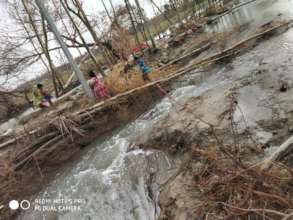 Flood entering village fast
