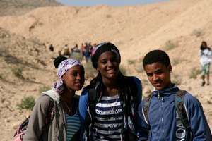 Heleny at a field trip to the Negev(in the middle)