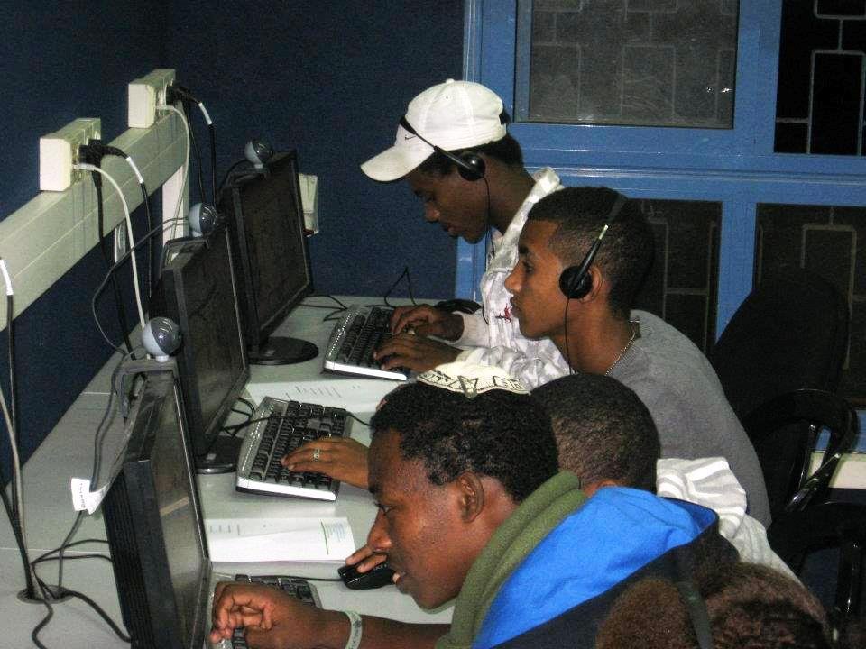Students learn to make Power Point presentations