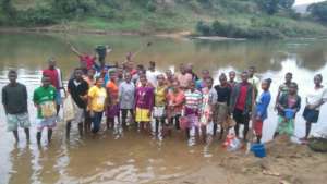 Collecting sand for the construction of the school