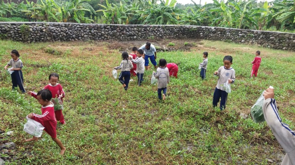 Build a school for Indonesian Chilren