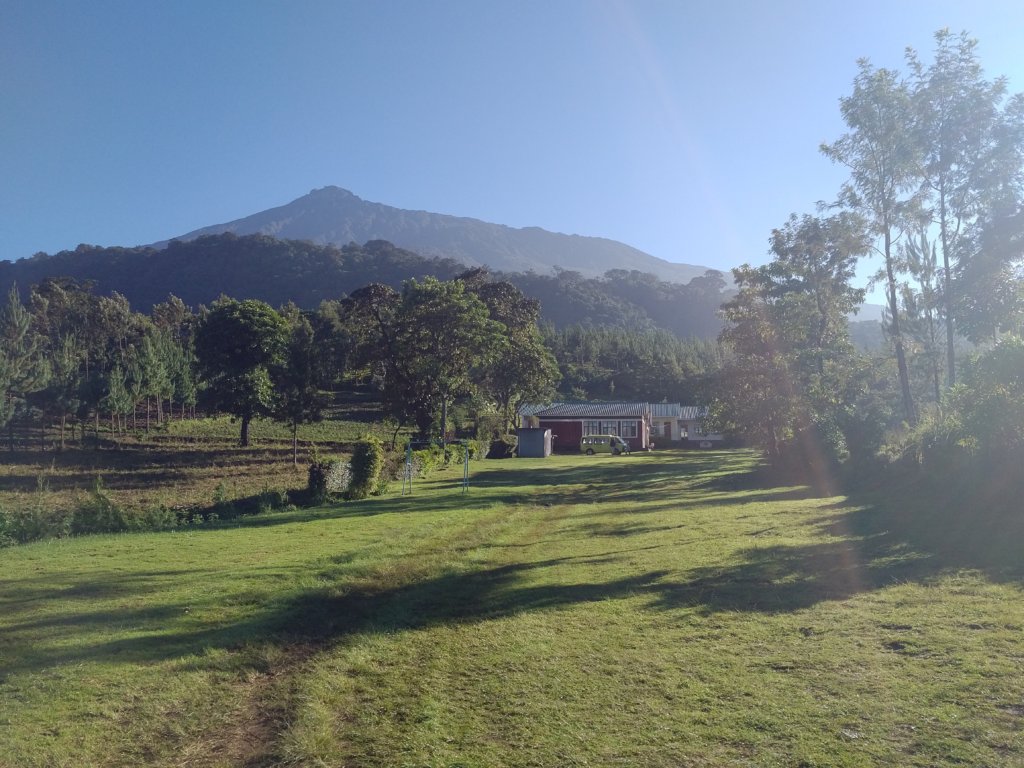 Build a Kitchen and a Dining Hall for 200 students
