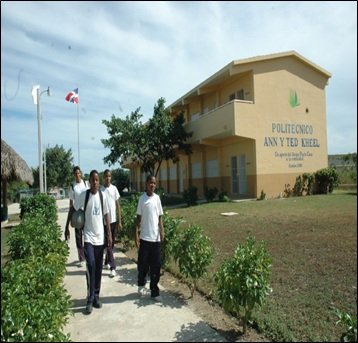 IMPROVE SCHOOL FOR 700 DOMINICAN STUDENTS IN NEED