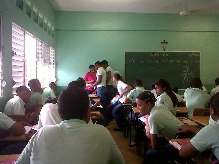 IMPROVE SCHOOL FOR 700 DOMINICAN STUDENTS IN NEED