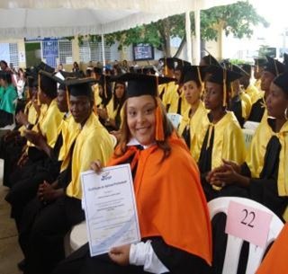 IMPROVE SCHOOL FOR 700 DOMINICAN STUDENTS IN NEED