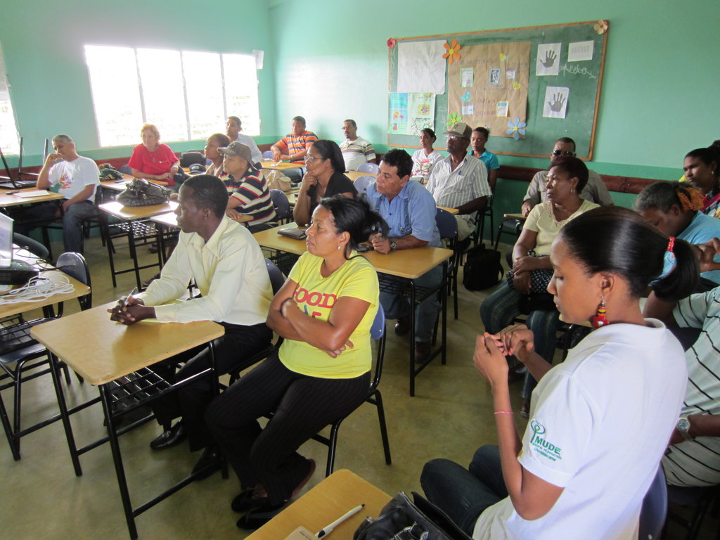 IMPROVE SCHOOL FOR 700 DOMINICAN STUDENTS IN NEED