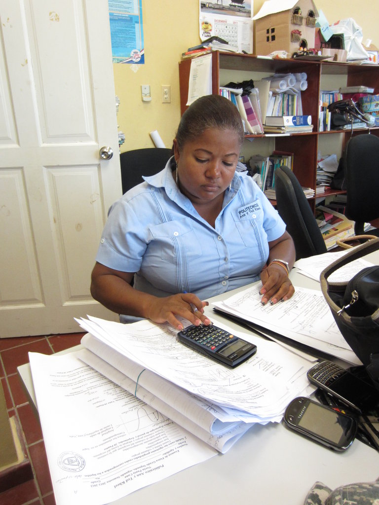 IMPROVE SCHOOL FOR 700 DOMINICAN STUDENTS IN NEED