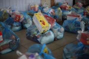 Bag of essential food supplies for 2 weeks
