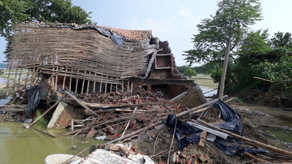 Help flood hit poor Indian villagers & children