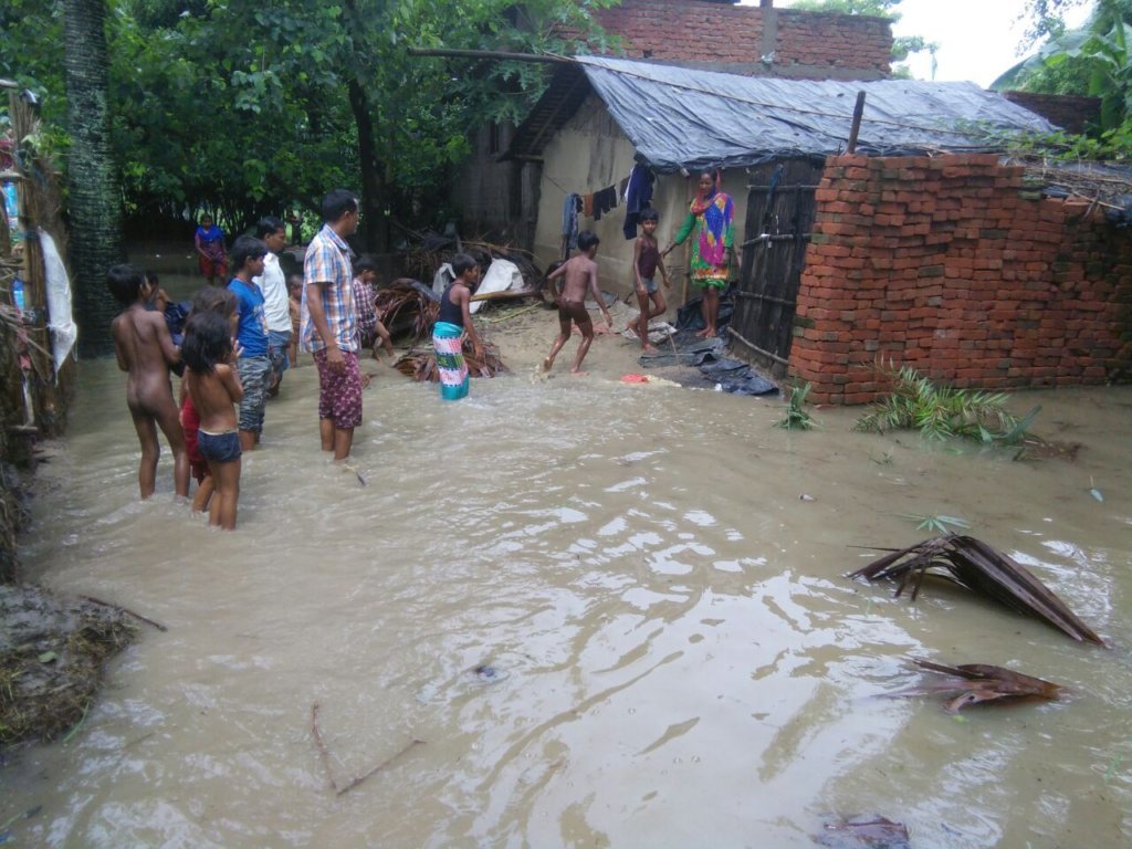 Help flood hit poor Indian villagers & children