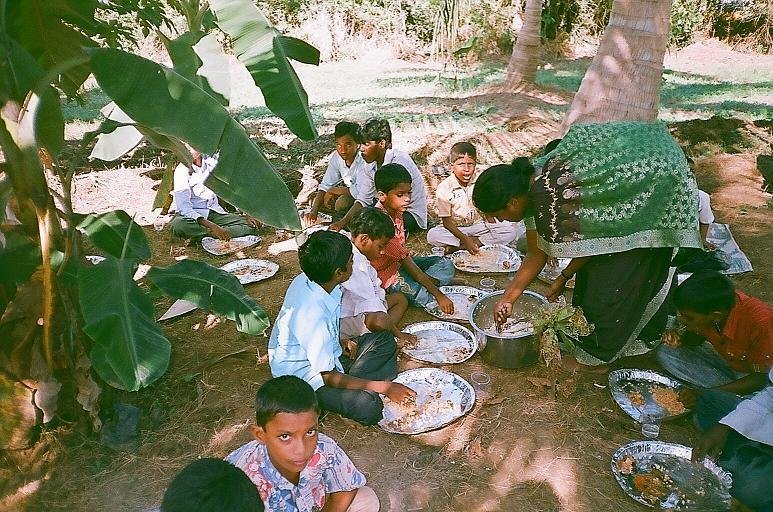 Children are in their Piccnic