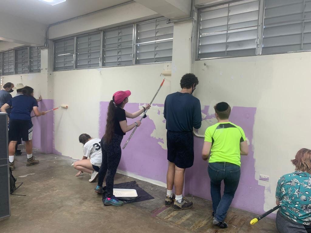 Volunteers painting the Santiago School