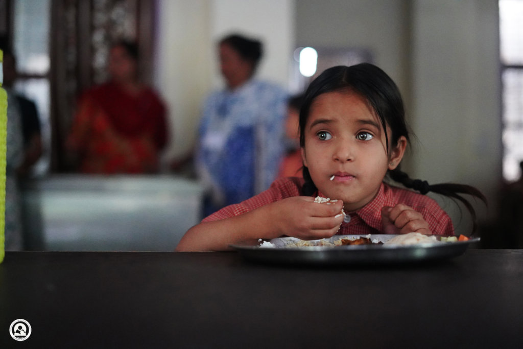"Pattal Dawat" :) Sponsor food plates for children
