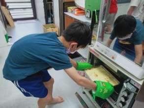 Children learn to use oven to cook