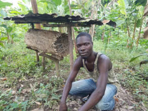 Simon pose with his traditional hive