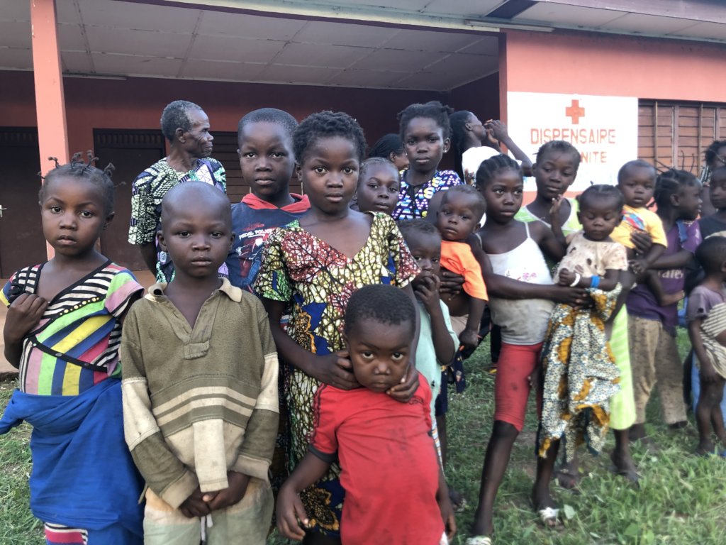 Bring water to health clinic, 500 villagers in CAR