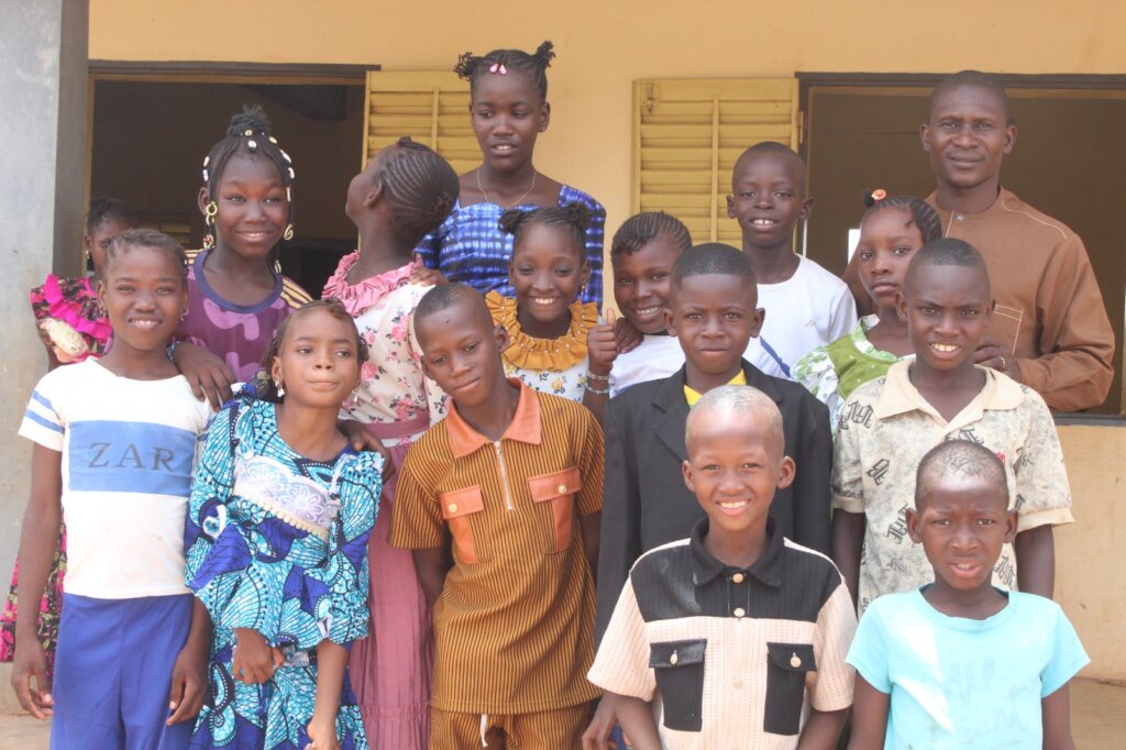 3rd graders with teacher