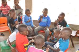 Children eating at Zorokoro