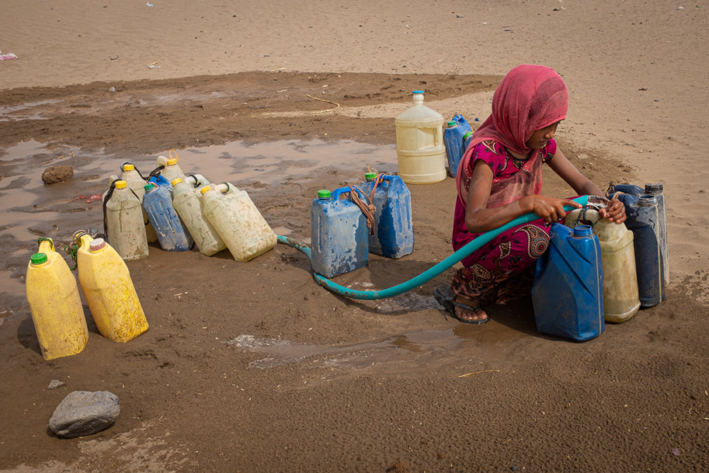 Give to starving families in Yemen