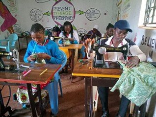 Tailoring trainees at the machine