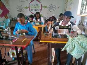 Tailoring trainees at the machine
