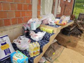 Distribution of food and hygiene packages