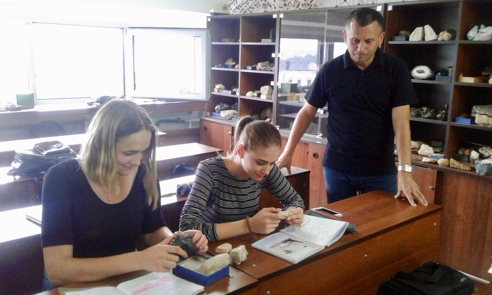 Agavi:  Offline Digital Learning for Ukraine