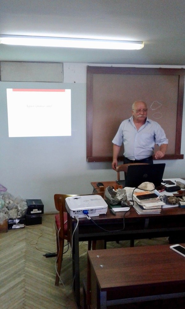 Agavi:  Offline Digital Learning for Ukraine