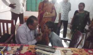 Doctor check critical vision prob. of a children