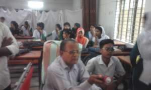 Doctor checking vision of a children his school