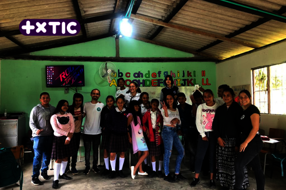 Bring digital technology to 550 Colombian Farmers