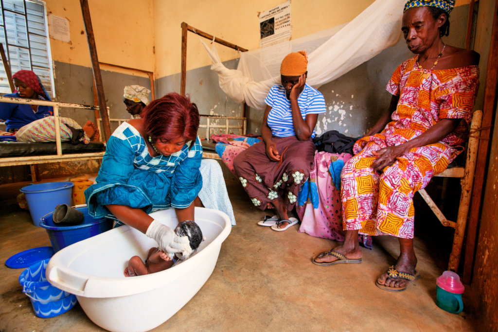 Solar-Powered Well for a Health Clinic in Niger