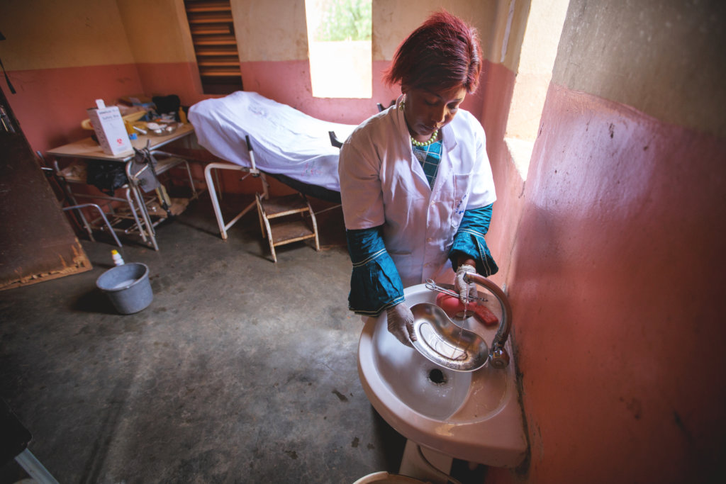 Solar-Powered Well for a Health Clinic in Niger