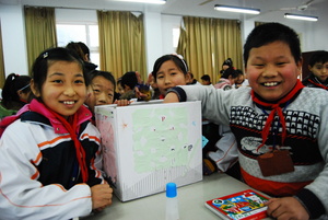 Moganshan students create their own recycling bins