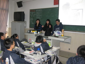 AIESEC Volunteers Present at Shangde Experimental School