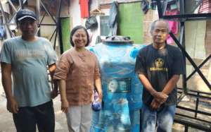 Mamat (L) and Wardi (R) with new water tank