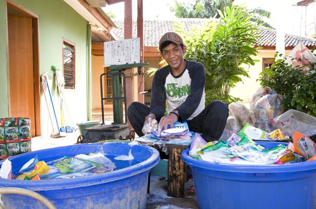 Generate Income & Hope From Non-Recyclable Garbage