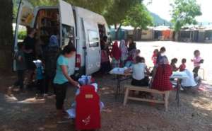 Get a mobile library to refugee camps in Greece