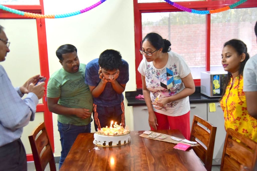 Help 200 autistics to perform their occupation