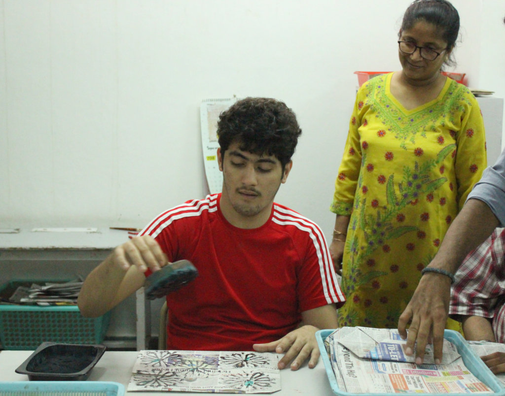 Help 200 autistics to perform their occupation