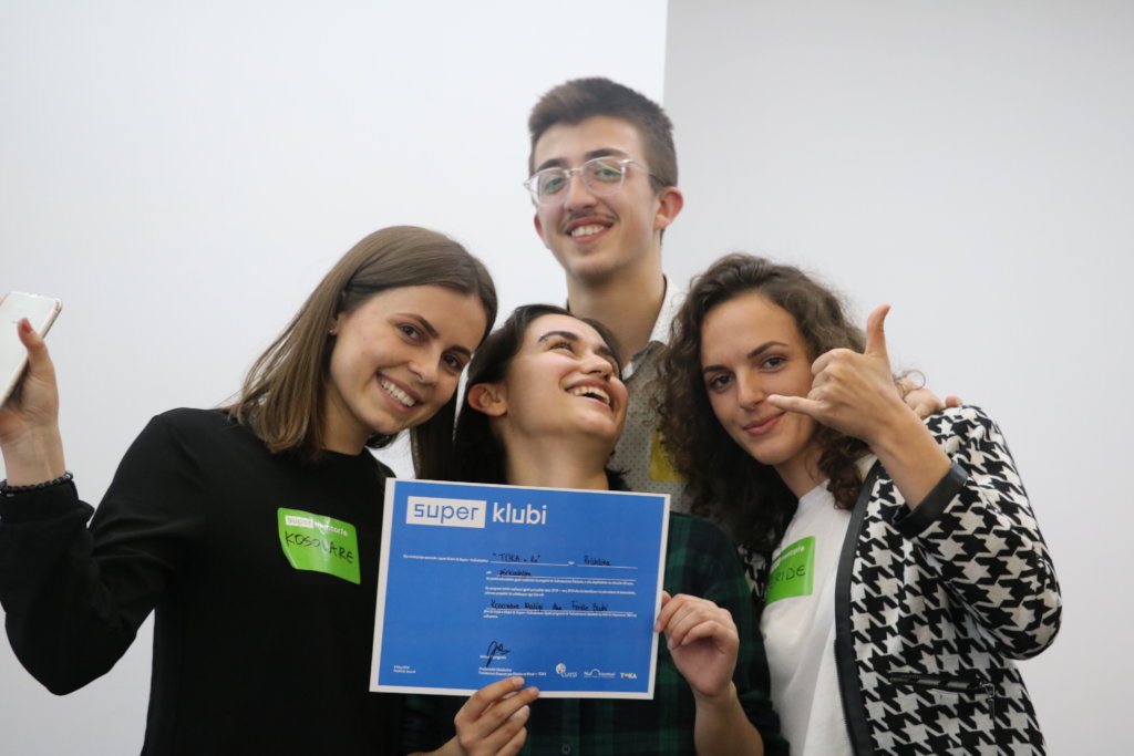 Volunteer clubs received Service Learning awards