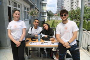 Youth Leaders supporting Volunteers during SAD.