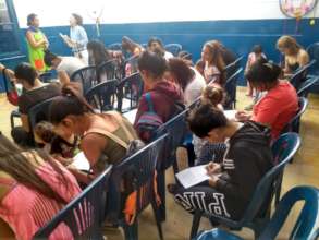 Help Venezuelans with digital and media literacy