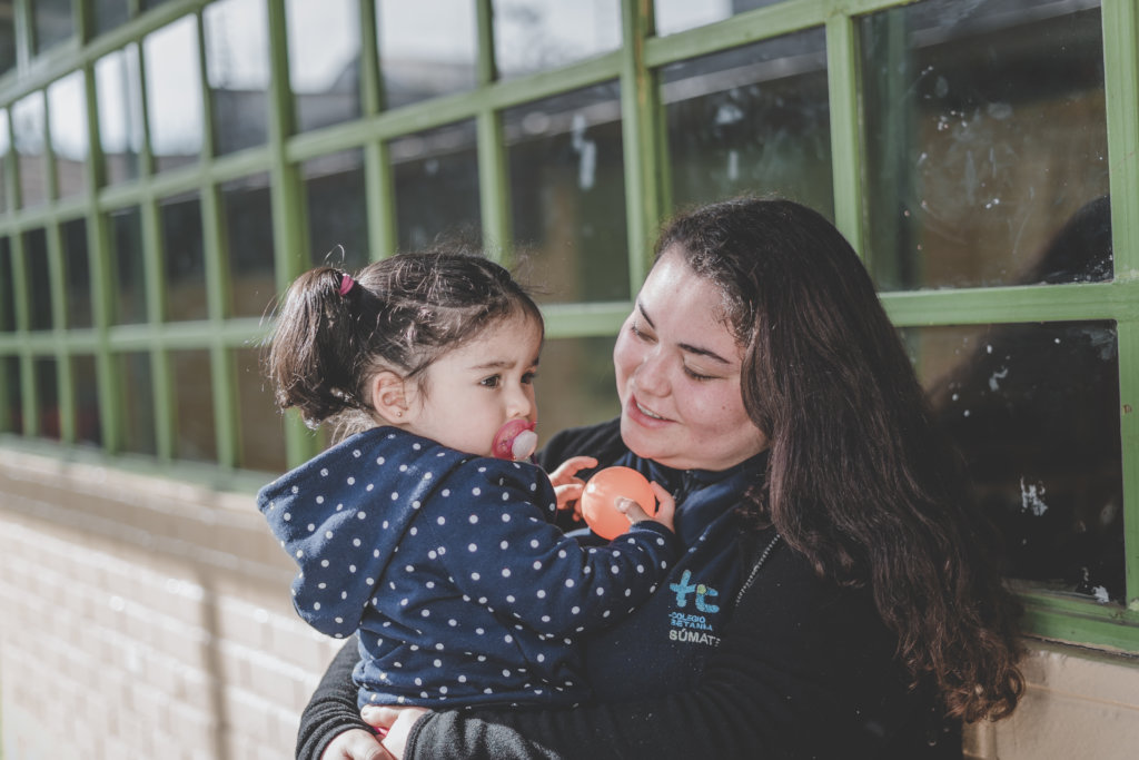 Empower and educate teenage mothers in Chile