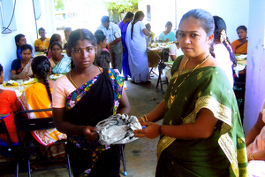 distributation of a pocket of healthy noonmeal