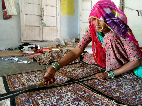 Create Livelihoods for 2000 Women in Rural India!
