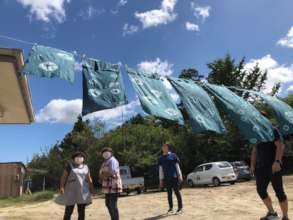 Drying the clothes dyed by indigo