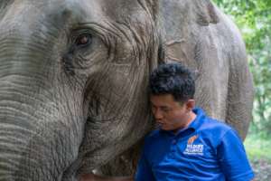 Phnom Tamao's Head Keeper, Sitheng, with Lucky
