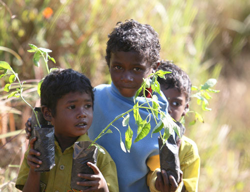 Children fighting Climate Change - planting trees