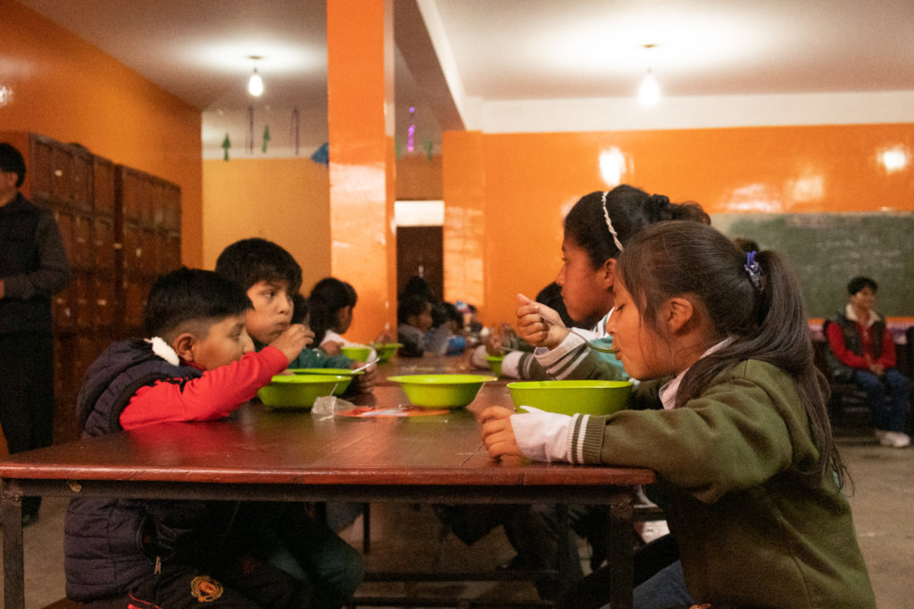 Feed and educate children in El Alto, Bolivia